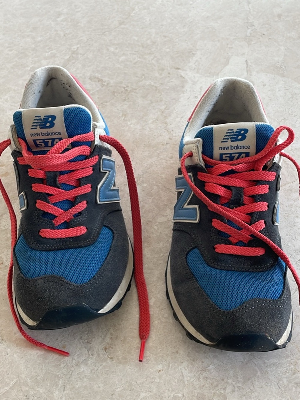 Hard to find New Balance Sneakers! very cute. women's size 8.5